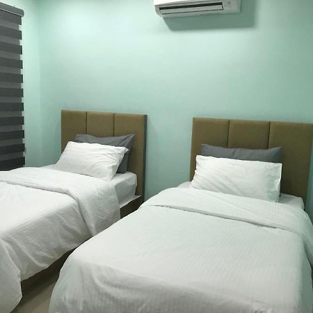 Homestay Stardow~星窗名宿~ Johor Bahru Exterior photo