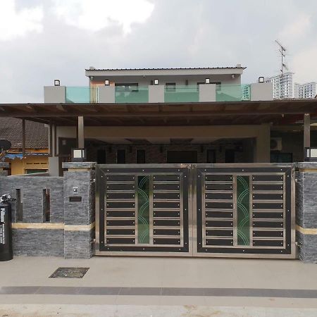 Homestay Stardow~星窗名宿~ Johor Bahru Exterior photo