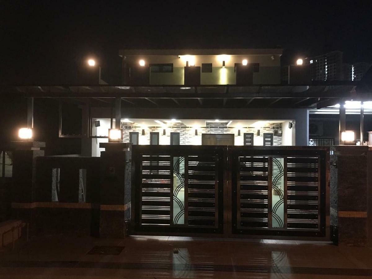 Homestay Stardow~星窗名宿~ Johor Bahru Exterior photo